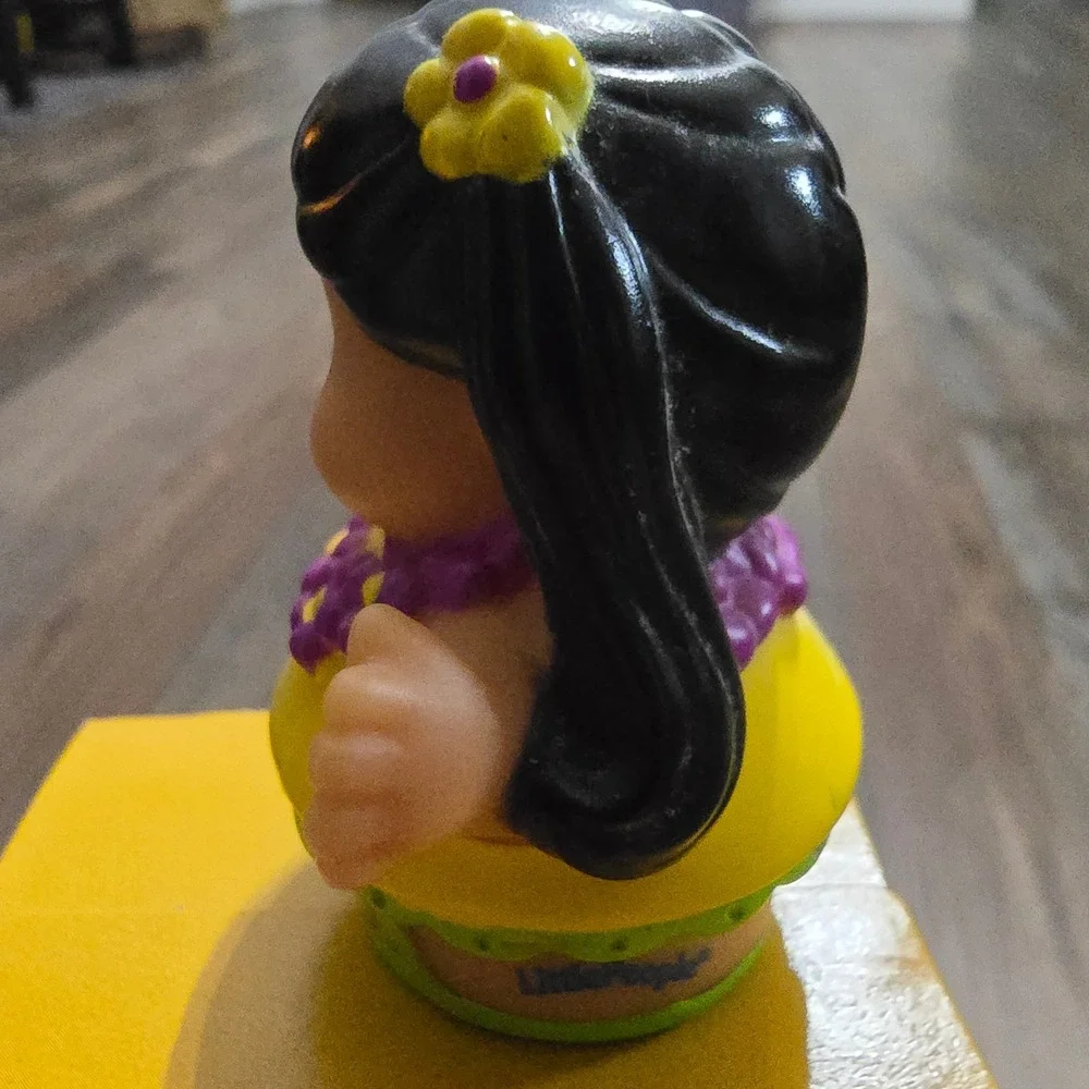 Fisher-Price Little People Figure Girl with Lei Passport Hawaiian 2005 Mattel